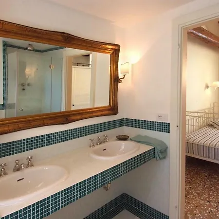 Ca' San Sebastiano Canal View Apartament *