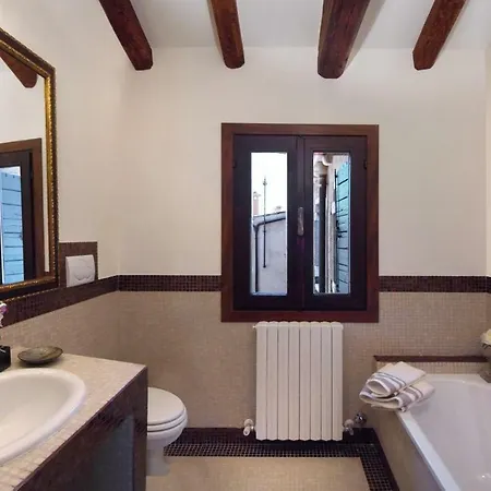 Apartment Ca' San Sebastiano Canal View Venedig